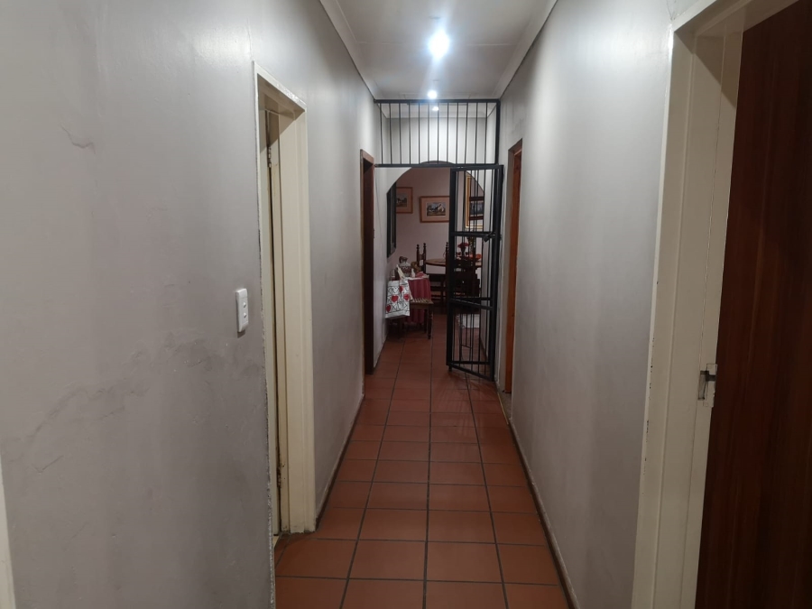 5 Bedroom Property for Sale in Despatch Central Eastern Cape